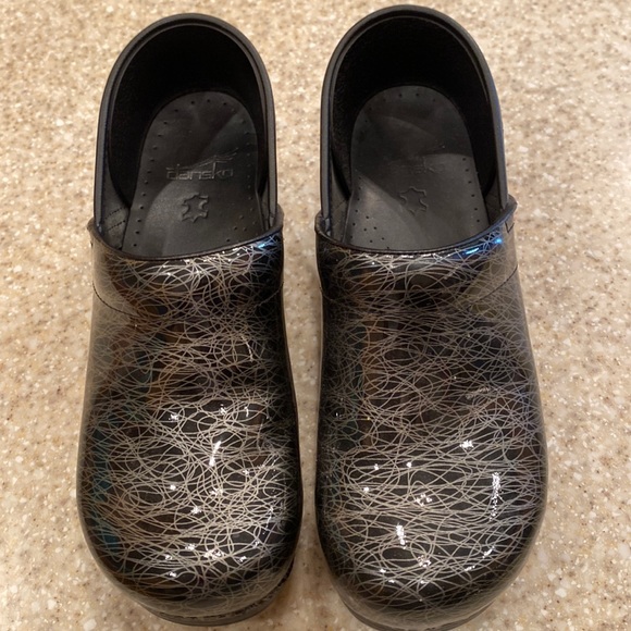 Dansko Professional Patent Clog- Like New - Picture 1 of 5